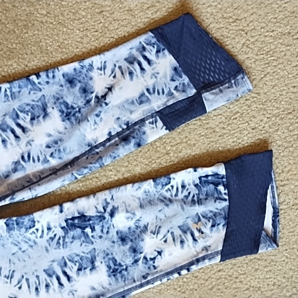 Under Armour Fly By Compression Capri Leggings Tie Dye Blue White Womens Size XS - Picture 4 of 8